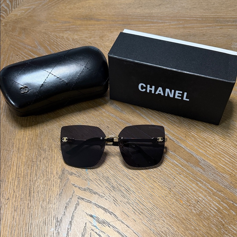 CHANEL Black and Gold Rimless Square Sunglasses - Picture 3 of 7